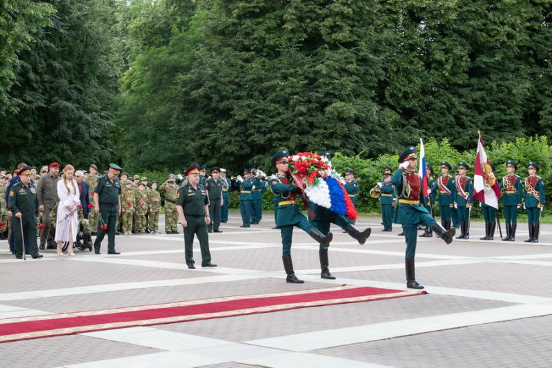 Генерал-полковник Виктор Стригунов открыл
военно-патриотические сборы «Гвардейская смена. Бородино-2022»