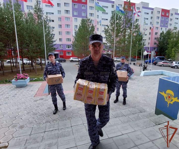 Росгвардейцы в ХМАО – Югре присоединились к сбору гуманитарной помощи для жителей Донбасса