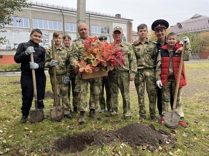 Патриотическая акция «Древо Сталинграда» состоялась в Иркутске при участии ветеранов и кадетов Росгвардии