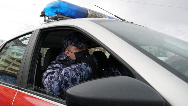 В Кирове росгвардейцы задержали гражданку с купюрой, имеющей признаки подделки