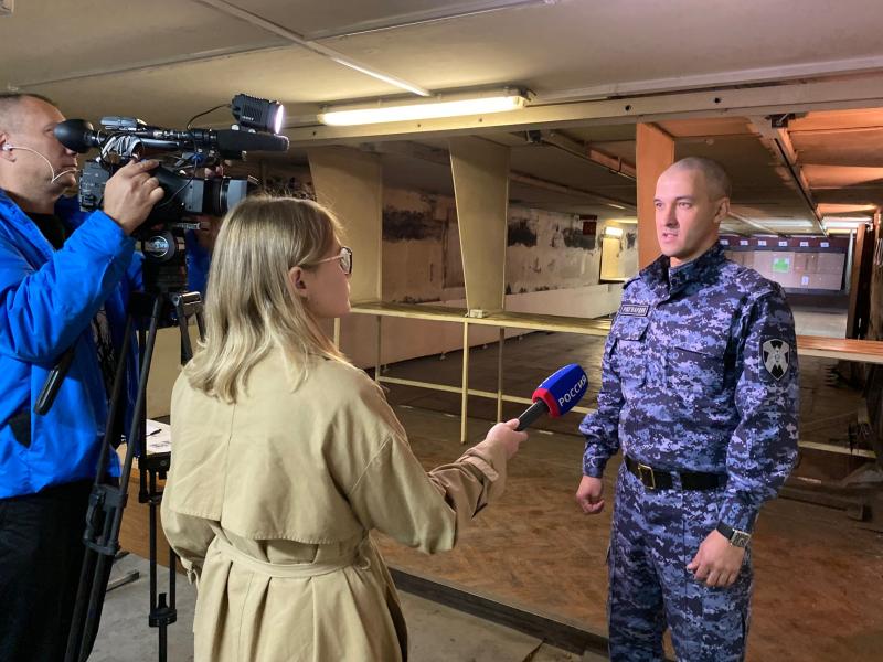 В Екатеринбурге росгвардейцы рассказали журналистам об особенностях приёма на службу (видео)