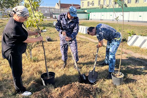 Сотрудники исправительной колонии № 2 приняли участие во Всероссийском экологическом субботнике «Зелёная Россия»