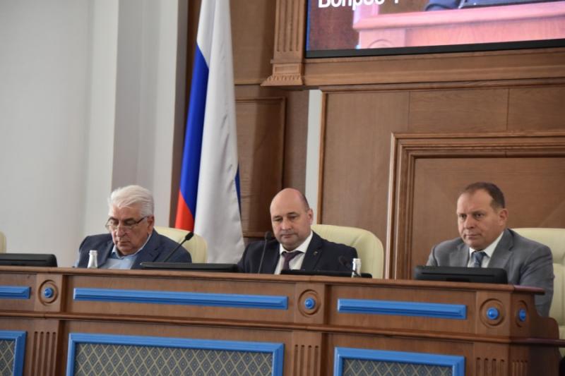 Сессия севастопольского парламента: не баня, но очень жарко