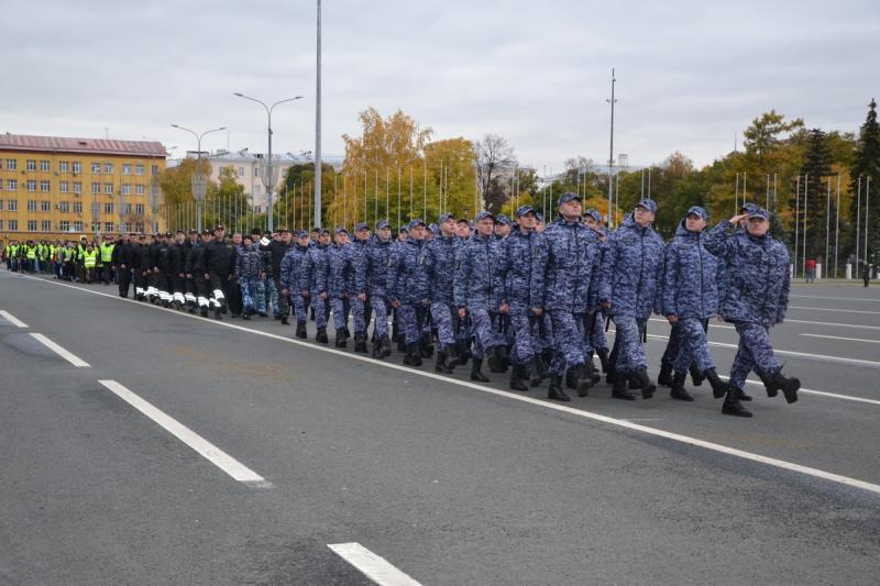 В Самаре росгвардейцы приняли участие в строевом смотре сил правопорядка