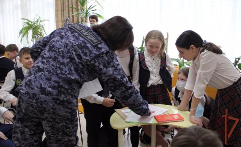 Росгвардейцы на Урале принимают участие в мероприятиях по случаю Дня Конституции России
