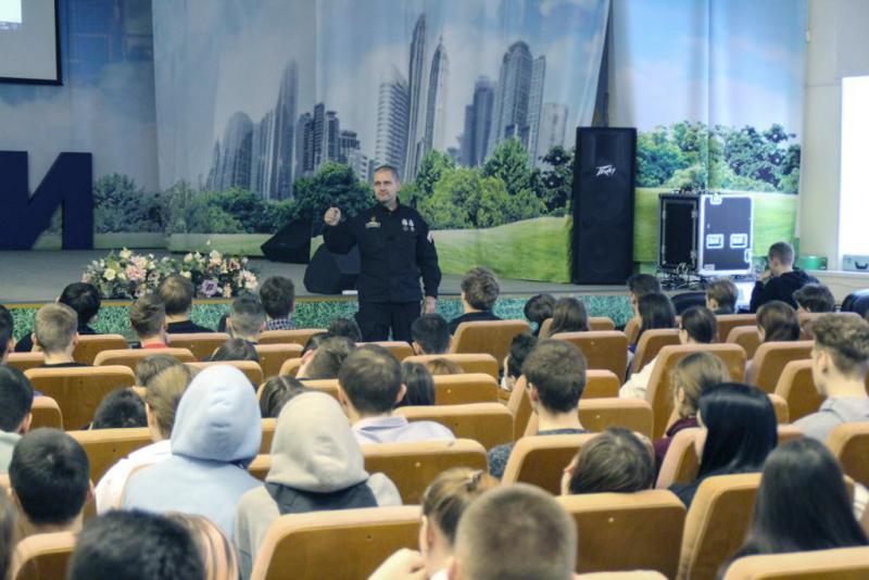 На Южном Урале председатель Совета ветеранов территориального управления встретился со студентами