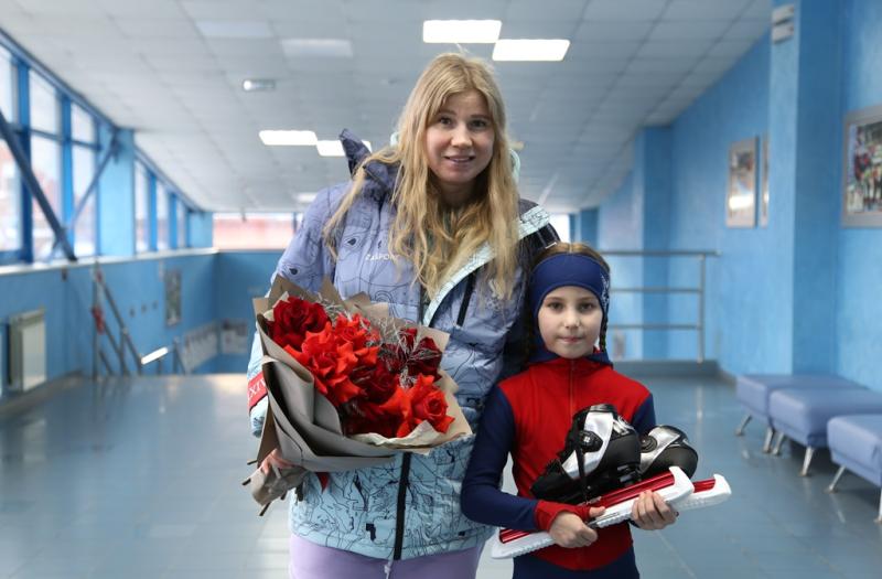 Дед Мороз специального назначения исполнил желание юной конькобежки, попросившей о встрече с кумиром – Ольгой Фаткулиной