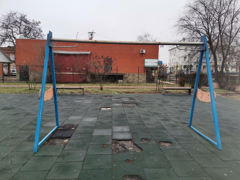 В Острогожске благоустроенный парк снова нуждается в ремонте
