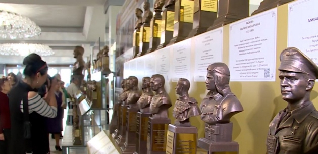 Гостиный двор продемонстрирует 365 бюстов и скульптур героев Отчества в рамках проекта «Аллея Российской Славы»