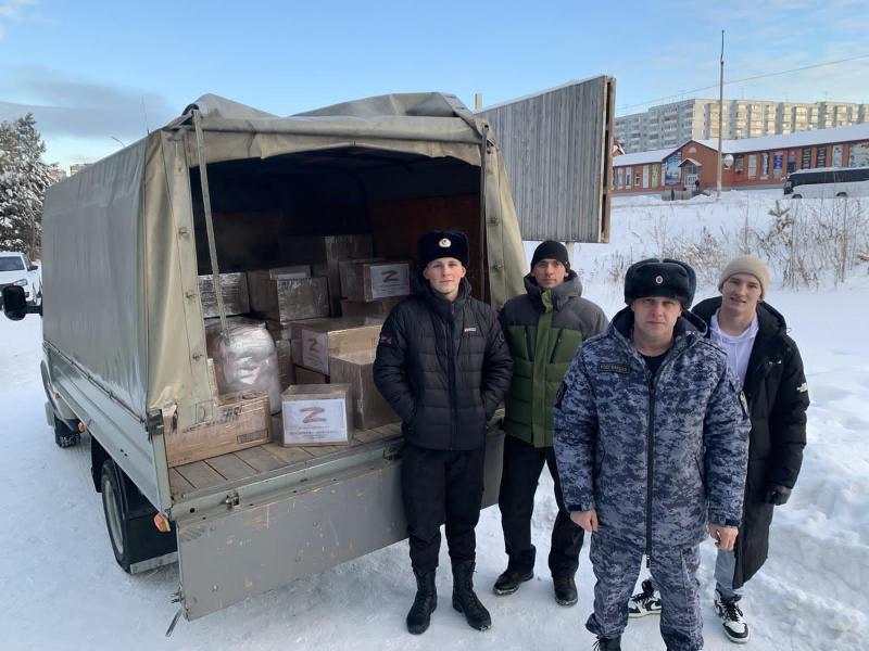 Очередную партию гуманитарной помощи для участников спецоперации помогли отправить росгвардейцы из Иркутской области