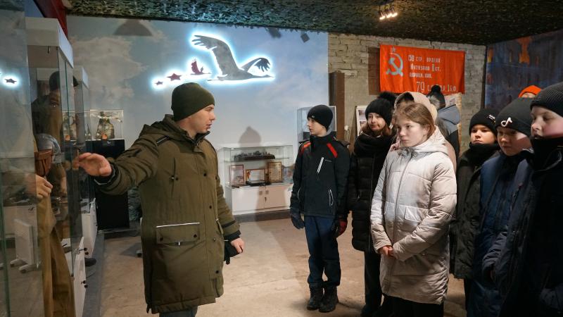В Ульяновске воспитанники «Гвардейской смены» Росгвардии посетили региональную выставку «Память поколений – наша Победа»