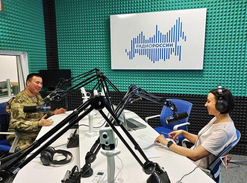 Ко Дню продовольственно-вещевой службы росгвардейцы выступили в эфире ведомственной радиопередачи на Ямале