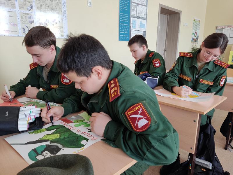 В Башкирии кадеты подшефного класса Росгвардии приняли участие в выставке рисунков