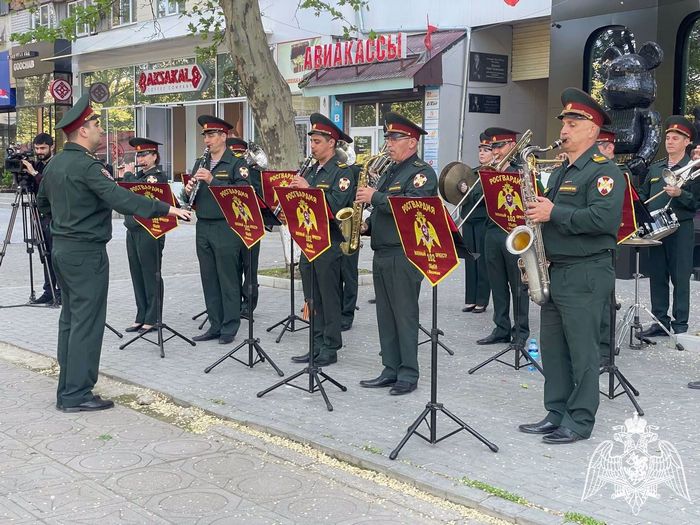 В ДАГЕСТАНЕ РОСГВАРДЕЙЦЫ ПРОВЕЛИ ПЕРСОНАЛЬНЫЙ ПАРАД ДЛЯ ВЕТЕРАНА ВЕЛИКОЙ ОТЕЧЕСТВЕННОЙ ВОЙНЫ