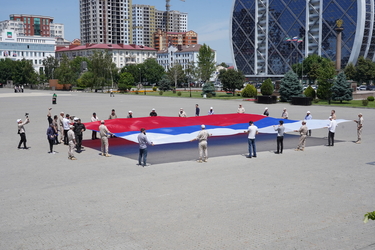 В Грозном Росгвардия провела патриотический флэшмоб ко Дню России