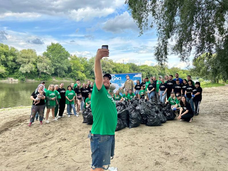 Создатели сериала PREMIER «Тяни, Сундук!»  провели экологическую акцию в десятках городов России.
