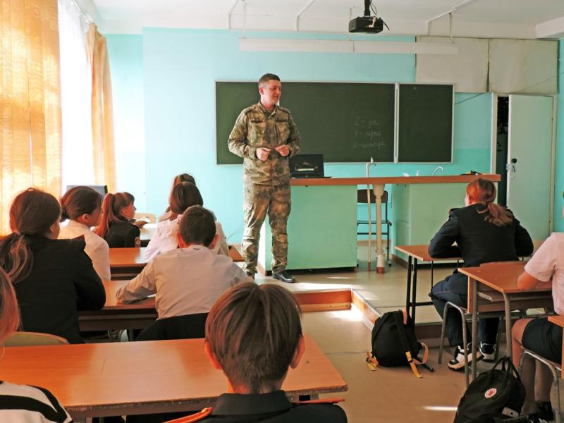 Победа русских полков на Куликовом поле стала темой встречи росгвардейцев с абаканскими кадетами