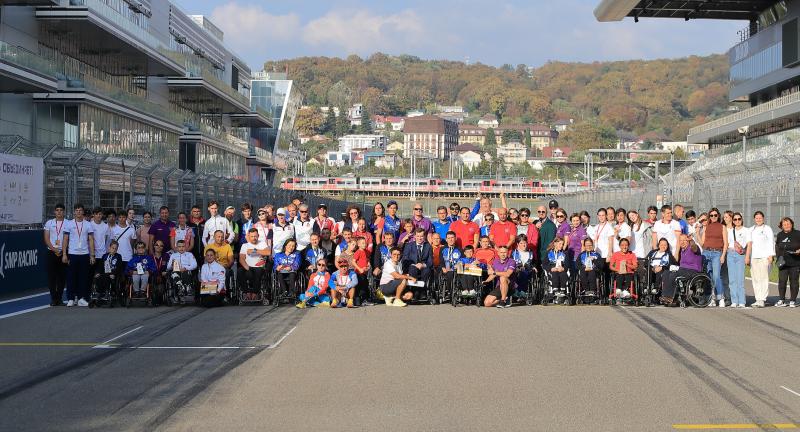 На трассе «Сочи Автодром» завершился IX Международный полумарафон на спортивных колясках Рецепт-Спорт и Марафон, проходивший в рамках «Летних Игр Паралимпийцев «Мы вместе. Спорт»