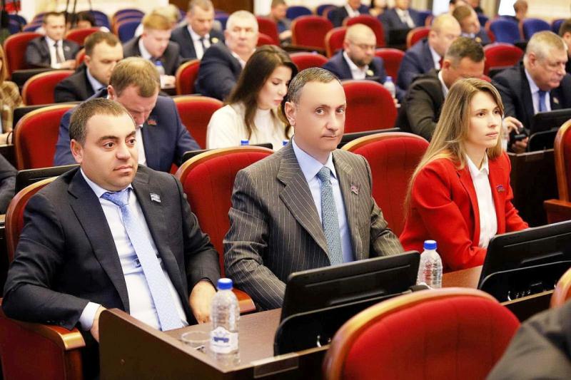 Депутат ЗСК Виктор Тепляков принял участие в 26-й сессии краевого парламента