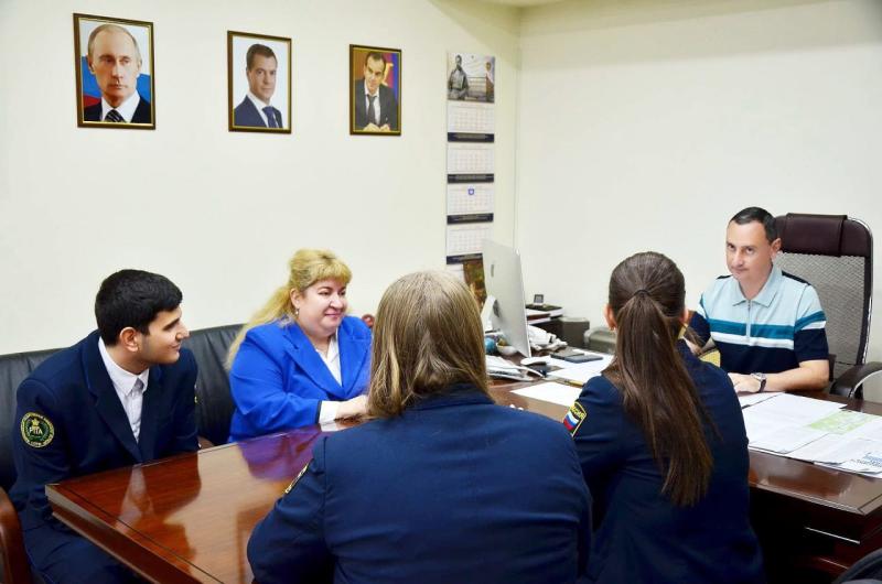 Депутат ЗСК Виктор Тепляков встретился с сочинской командой КВН