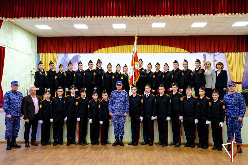 В Йошкар-Оле учащиеся подшефного класса Росгвардии принесли торжественную клятву кадета