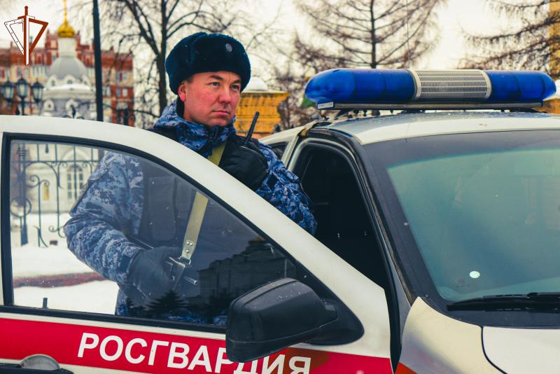 В г. Волжск сотрудники Росгвардии задержали гражданина, подозреваемого в подделке документов