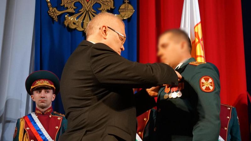 Военнослужащий Росгвардии получил государственную награду из рук губернатора Кировской области
