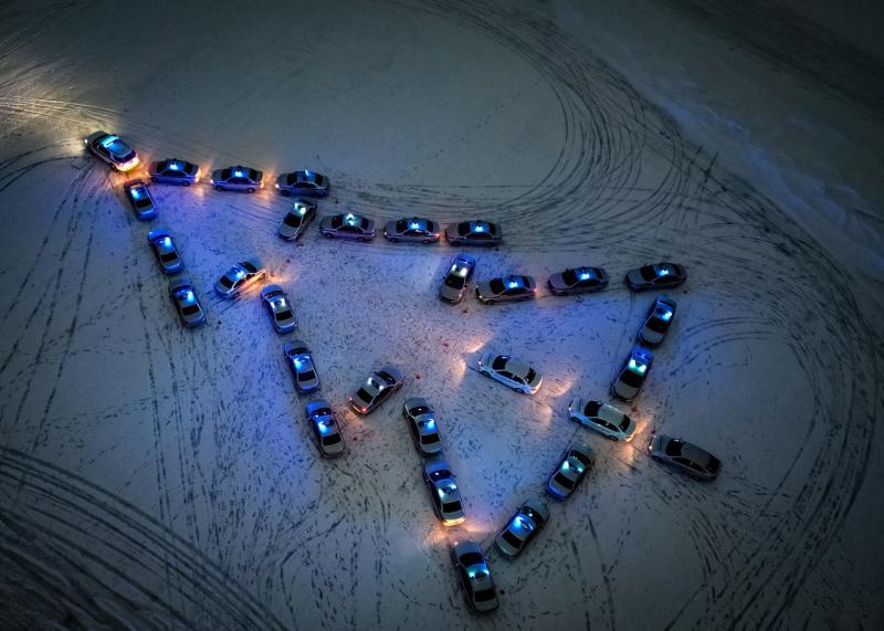 Клинские сотрудники Росгвардии приняли участие в новогоднем флешмобе «Автоёлка»