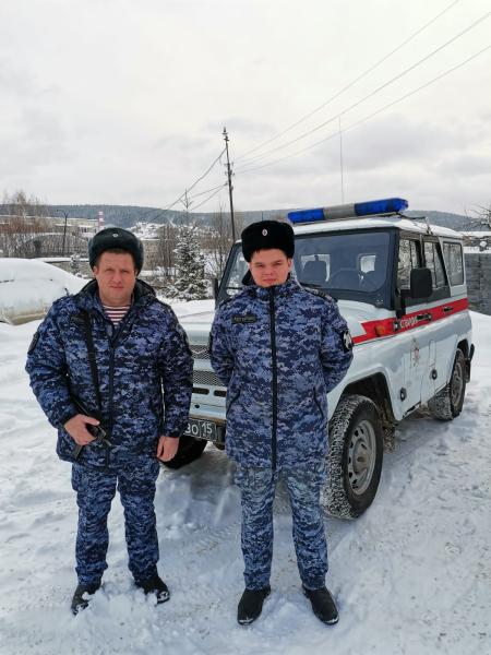 В Свердловской области росгвардейцы помогли местному жителю потушить пожар в своем доме