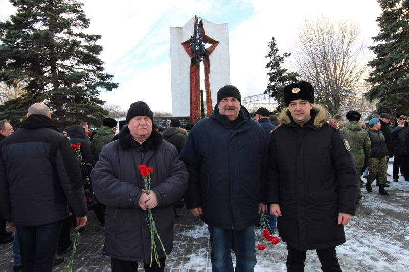 Военные следователи из Калининградской области почтили память погибших морских пехотинцев