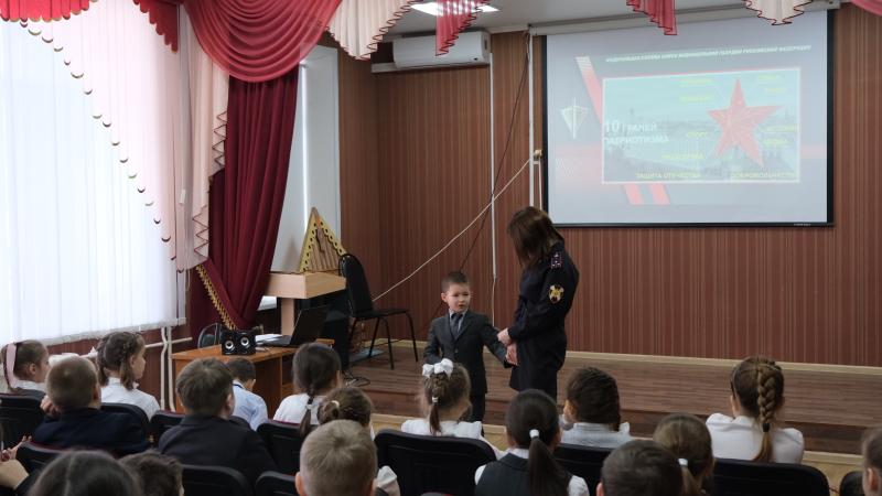 Росгвардейцы провели тематический урок для тамбовских школьников о битве в Сталинграде
