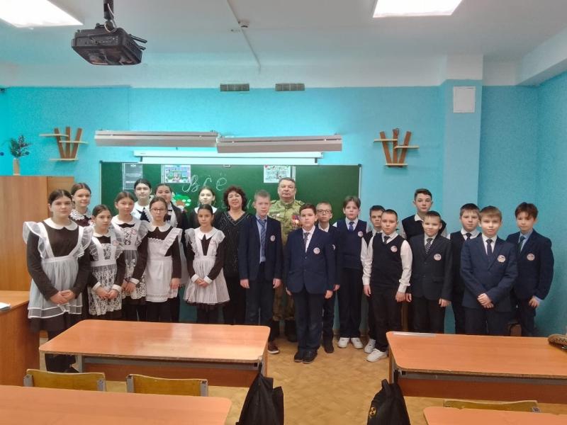 В Мордовии росгвардеец провел патриотическое мероприятие для школьников
