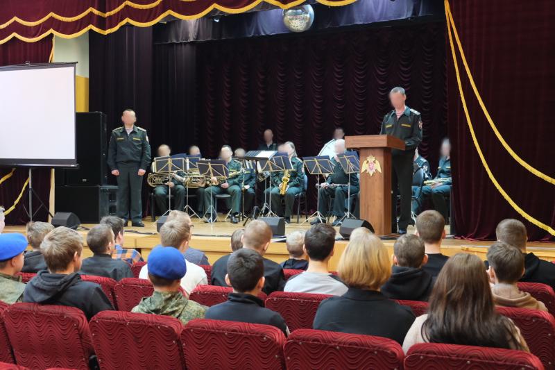 В Смоленске музыканты Росгвардии поддержали ведомственную военно-патриотическую акцию