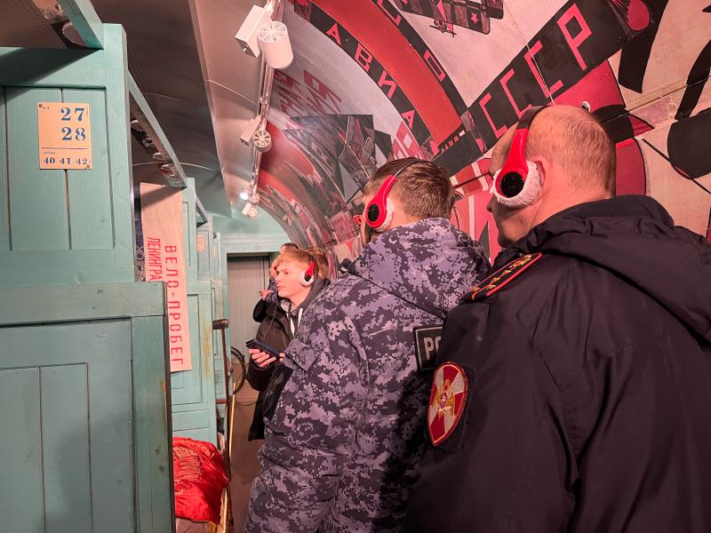 Росгвардейцы посетили «Поезд Победы» в Смоленске
