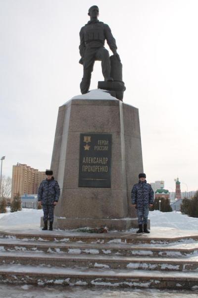 Сотрудники вневедомственной охраны Росгвардии почтили память героя России