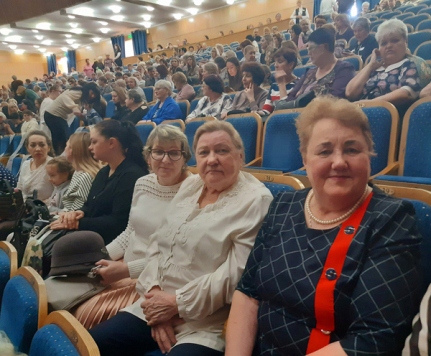 В Ульяновске матери и жены росгвардейцев посетили концерт в честь Международного женского дня