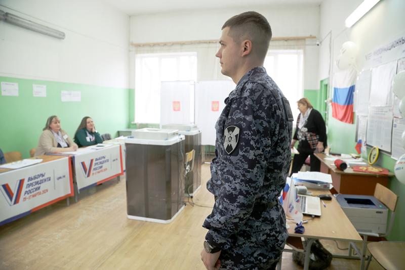 В Хакасии росгвардейцы обеспечили безопасность проведения выборов Президента Российской Федерации