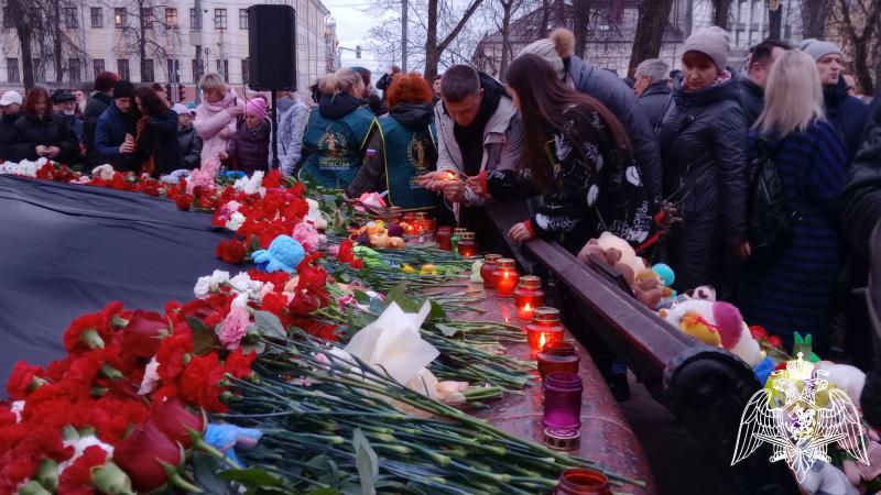 В Кирове росгвардейцы присоединились к траурной акции в память о погибших в «Крокус Сити Холле»