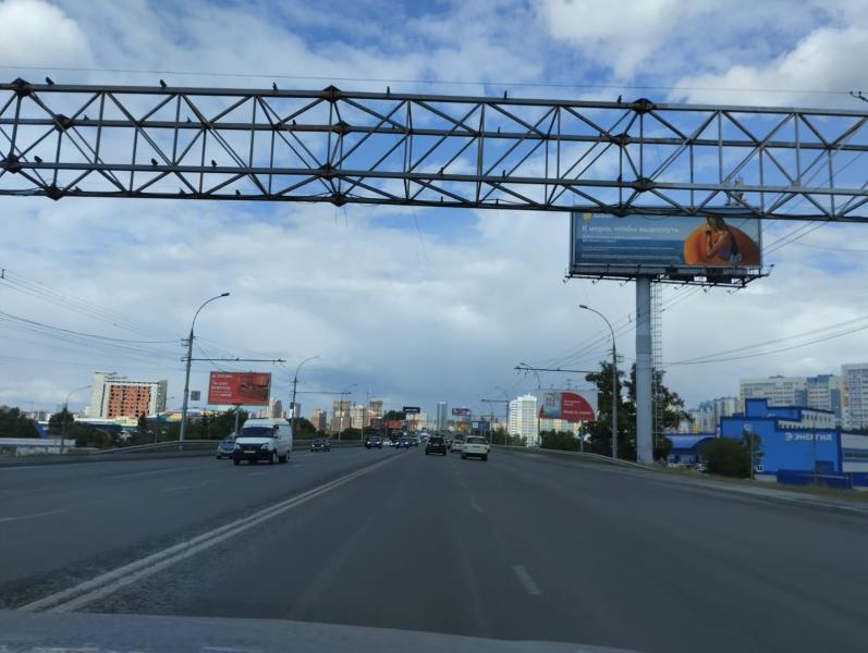 На Димитровском мосту водителям придется потесниться