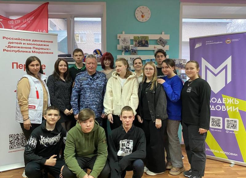 В Мордовии офицер вневедомственной охраны Росгвардии провел встречу со студентами
