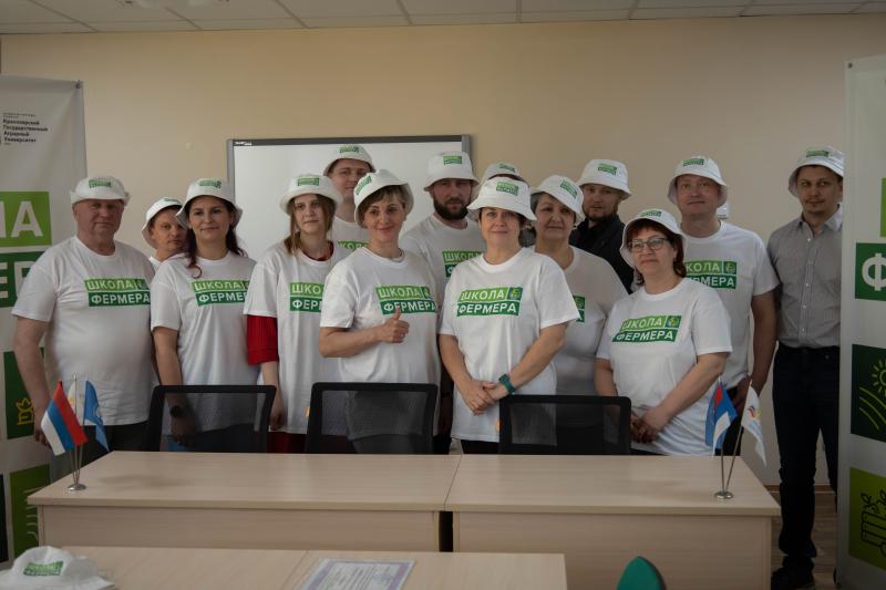 Настольная книга для агрария: в Красноярске состоялось открытие «Школы фермера»