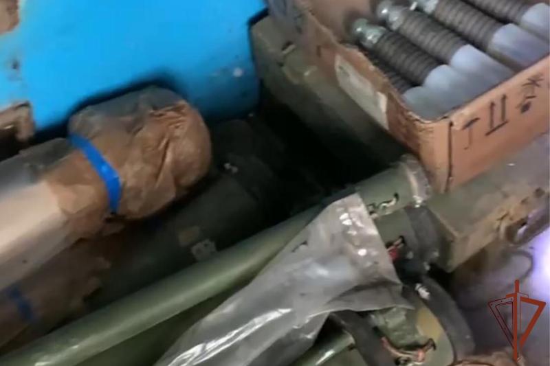 Более 6 тысяч снарядов для сброса с БПЛА обнаружили росгвардейцы в схроне в ЛНР