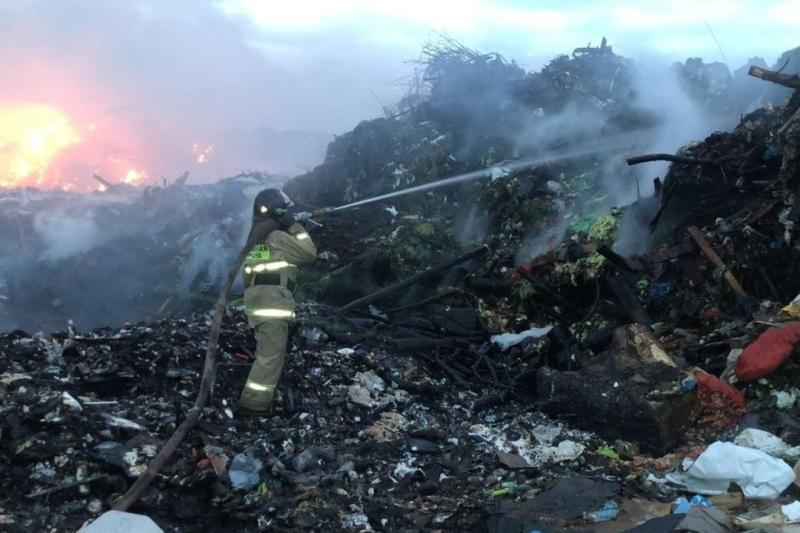 «Ядовит и опасен»: после пожара на мусорном полигоне в Новосибирске пролился «пластиковый» дождь