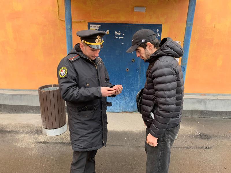 В Мурманске продолжаются проверки мест пребывания бывших иностранцев, получивших гражданство России, а также мигрантов