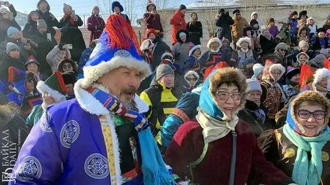 Флешмоба в национальной одежде инициировано худруком Бурдрама Олегом Юмовым