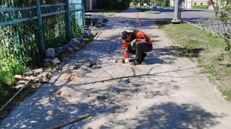 Кирилл Кудряшов исполнил наказ жителей по ремонту тротуара