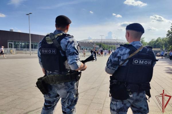 Росгвардейцы обеспечили безопасность во время футбольного матча в Москве