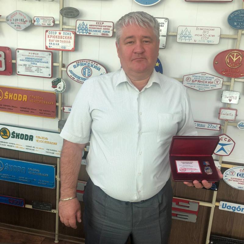 Начальник СЛД «Смоленск» Маненков Сергей награжден знаком «Почетный железнодорожник»