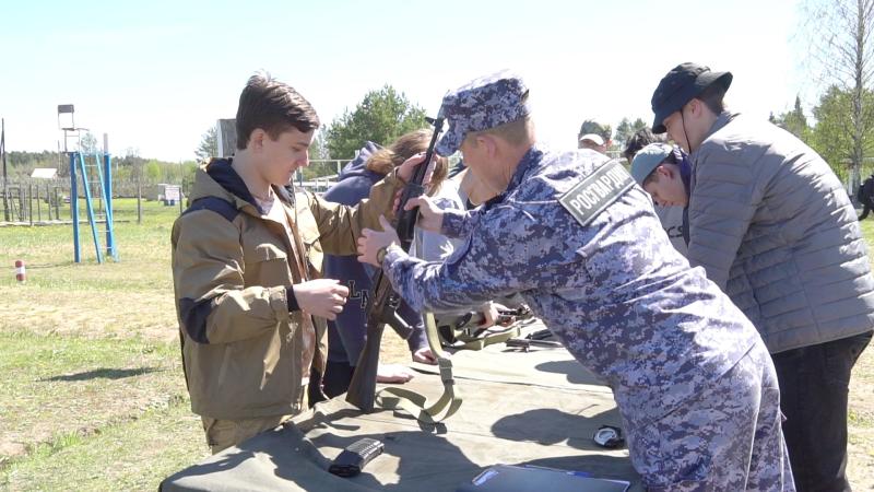 В Кирове на полигоне Росгвардии прошли учебные сборы по военной подготовке для старшеклассников