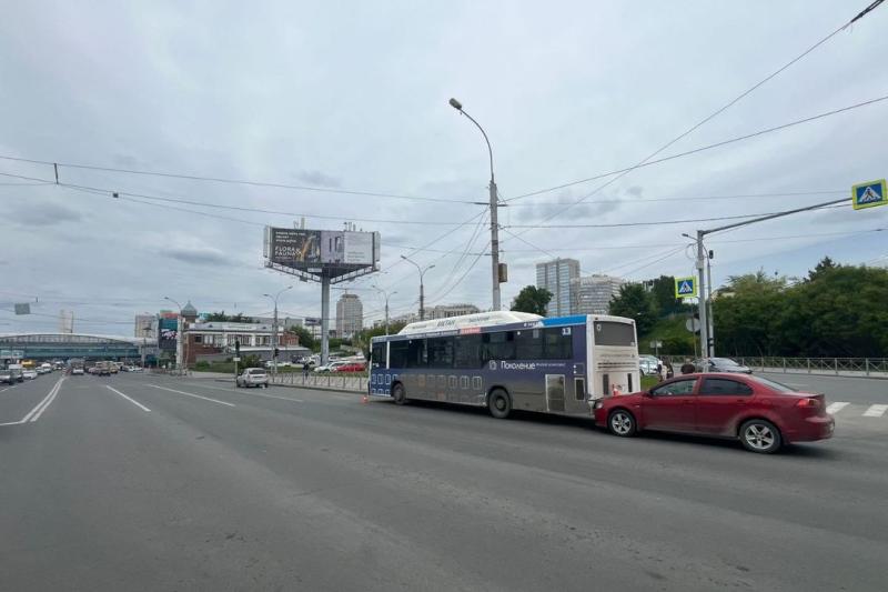 Ребенок пострадал в массовом ДТП с пассажирским автобусом в Новосибирске